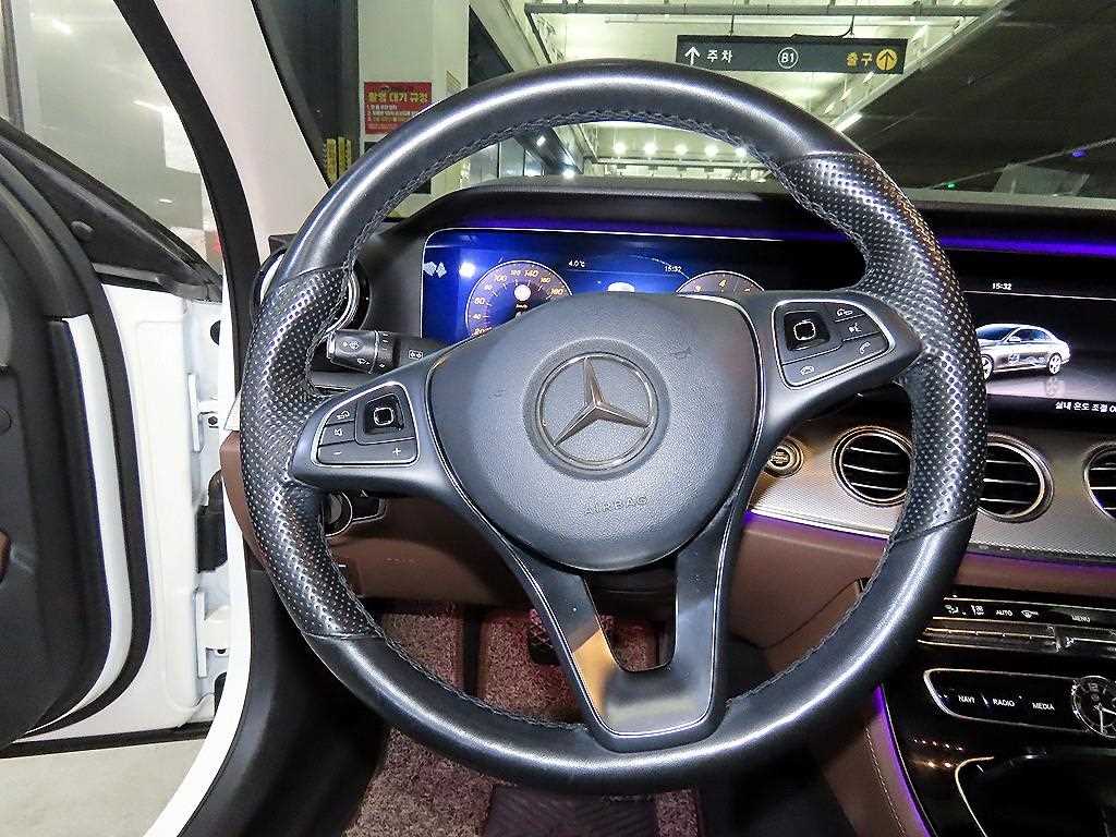 Mercedes Benz E class - Vista 8