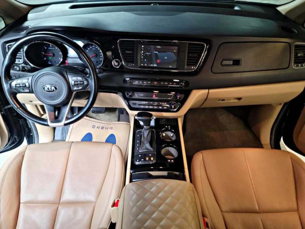 KIA Carnival - Vista 5