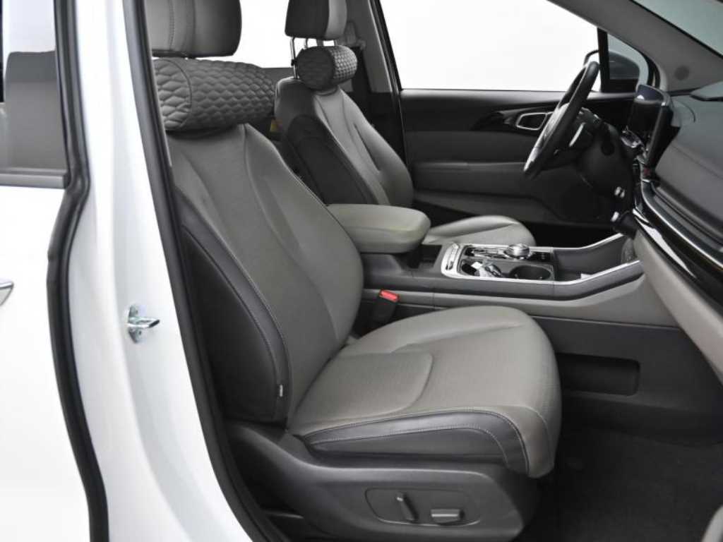 KIA Carnival - Vista 10