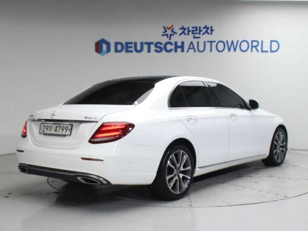 Mercedes Benz E class - Vista 2