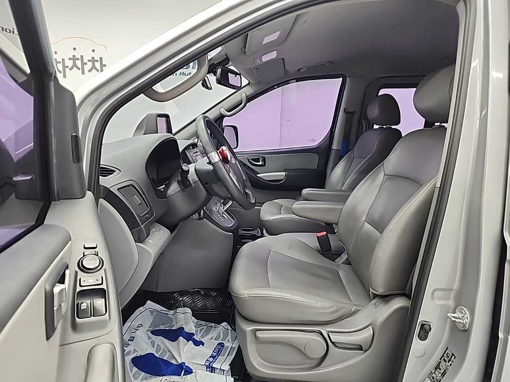 HYUNDAI Starex - Vista 11