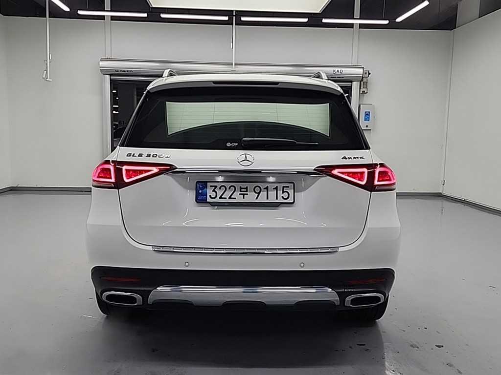 Mercedes Benz GLE Class - Vista 3