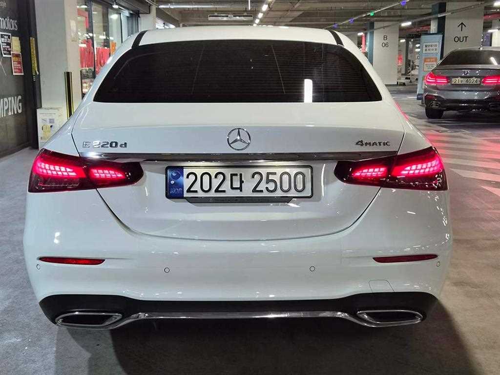 Mercedes Benz E class - Vista 5