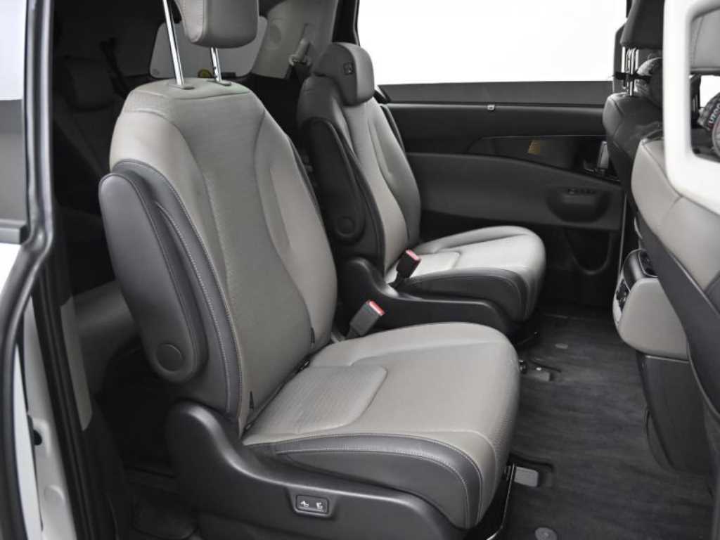 KIA Carnival - Vista 12