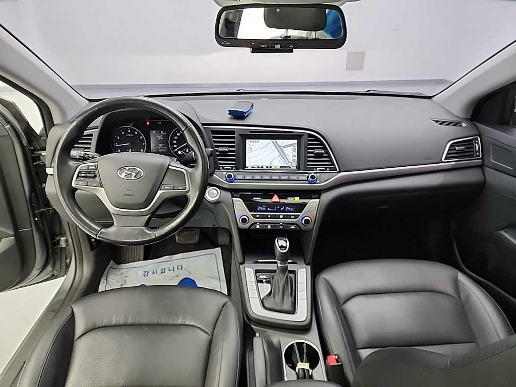 HYUNDAI Avante - Vista 7