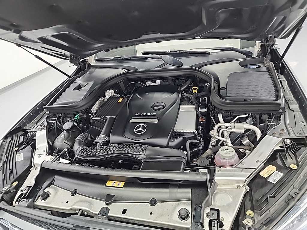 Mercedes Benz GLC Class - Vista 5