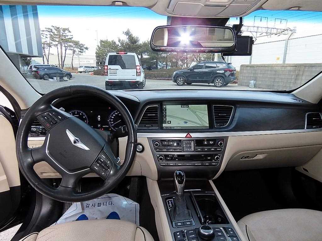 HYUNDAI Genesis - Vista 7