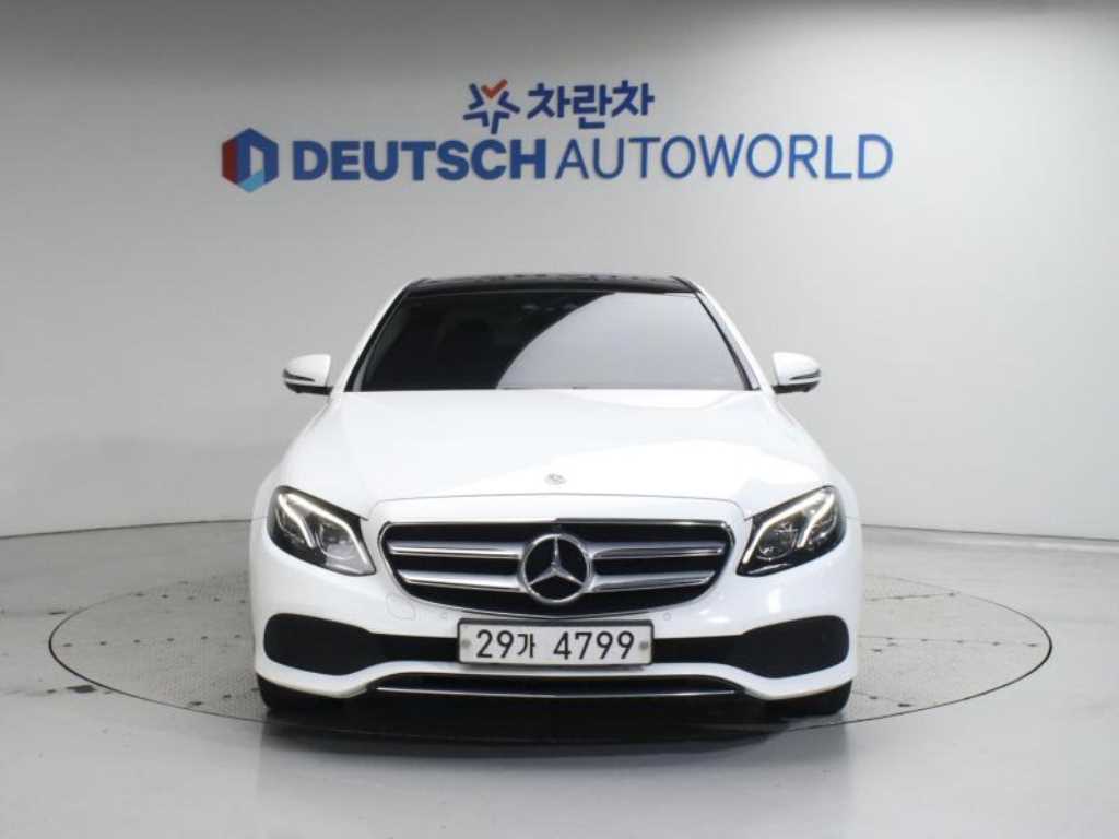 Mercedes Benz E class - Vista 3