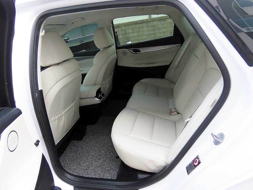 HYUNDAI Grandeur - Vista 6