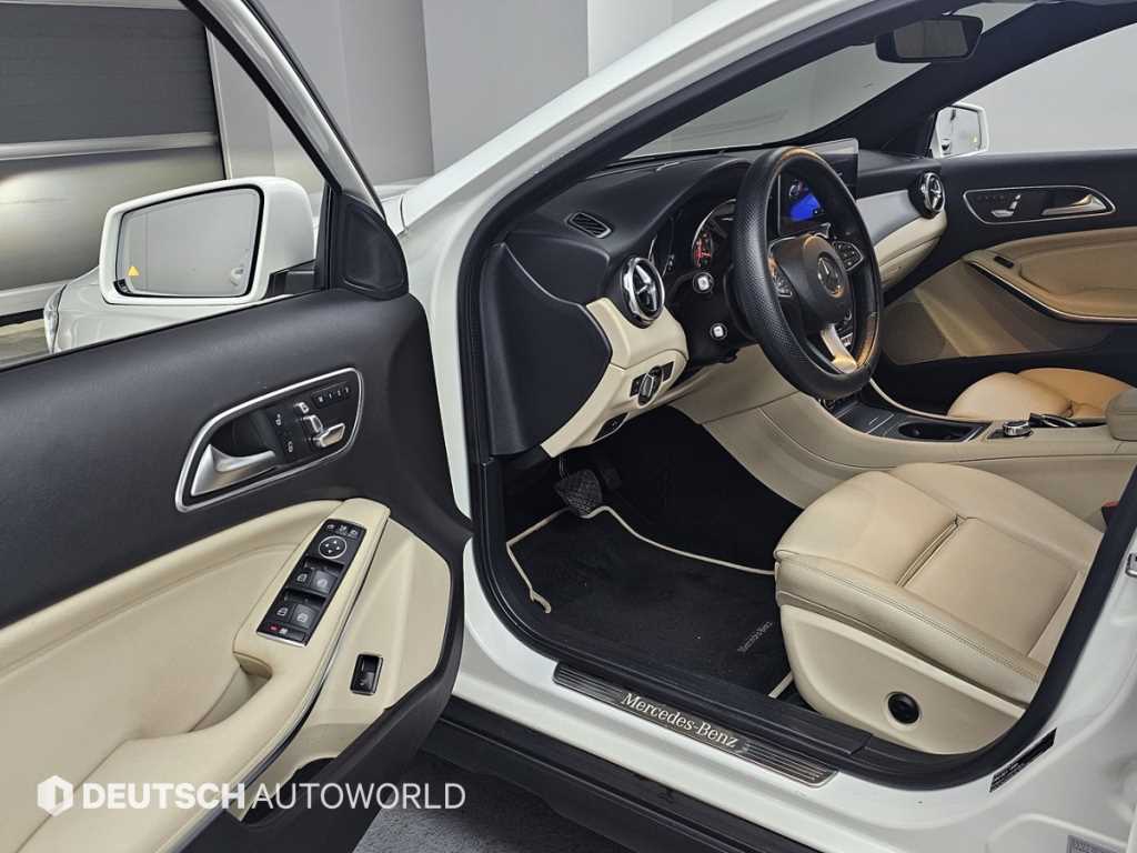 Mercedes Benz GLA Class - Vista 11