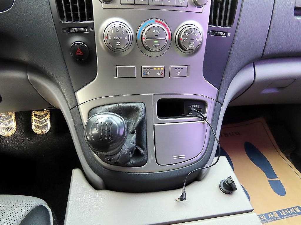 HYUNDAI Starex - Vista 10