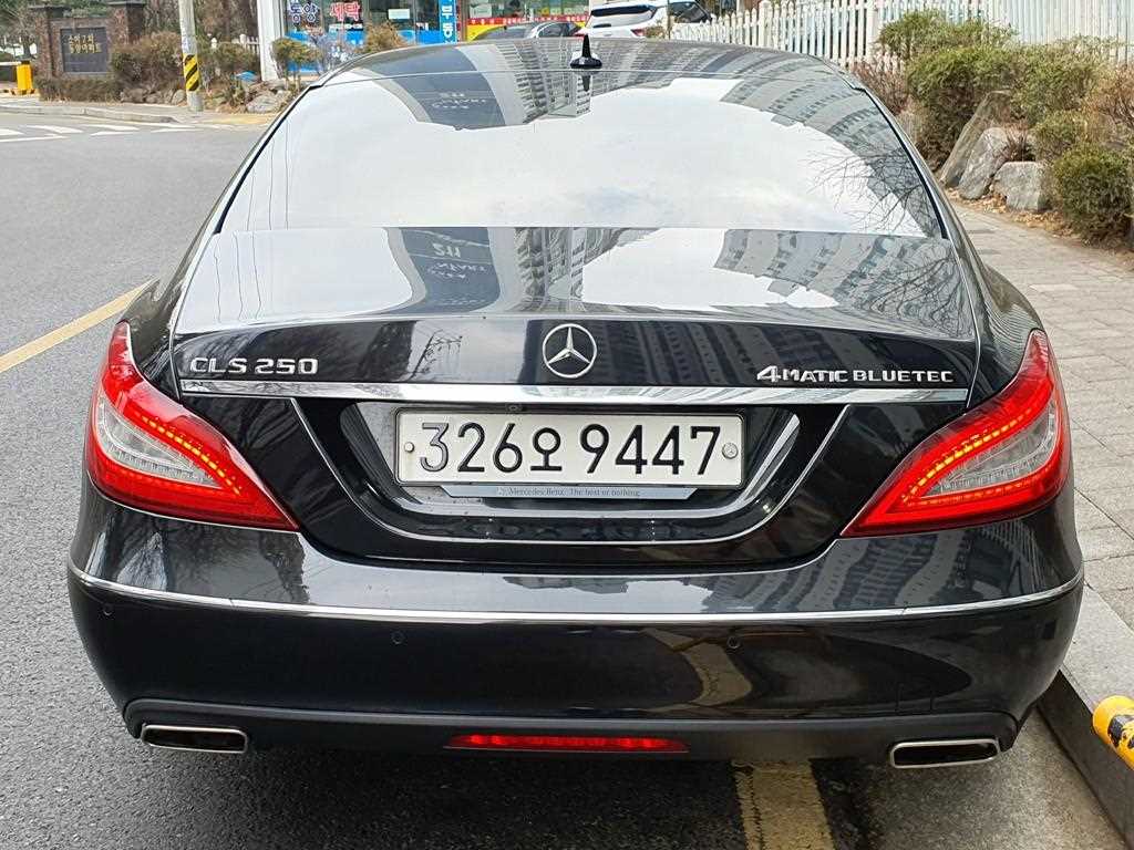 Mercedes Benz CLS Class - Vista 4