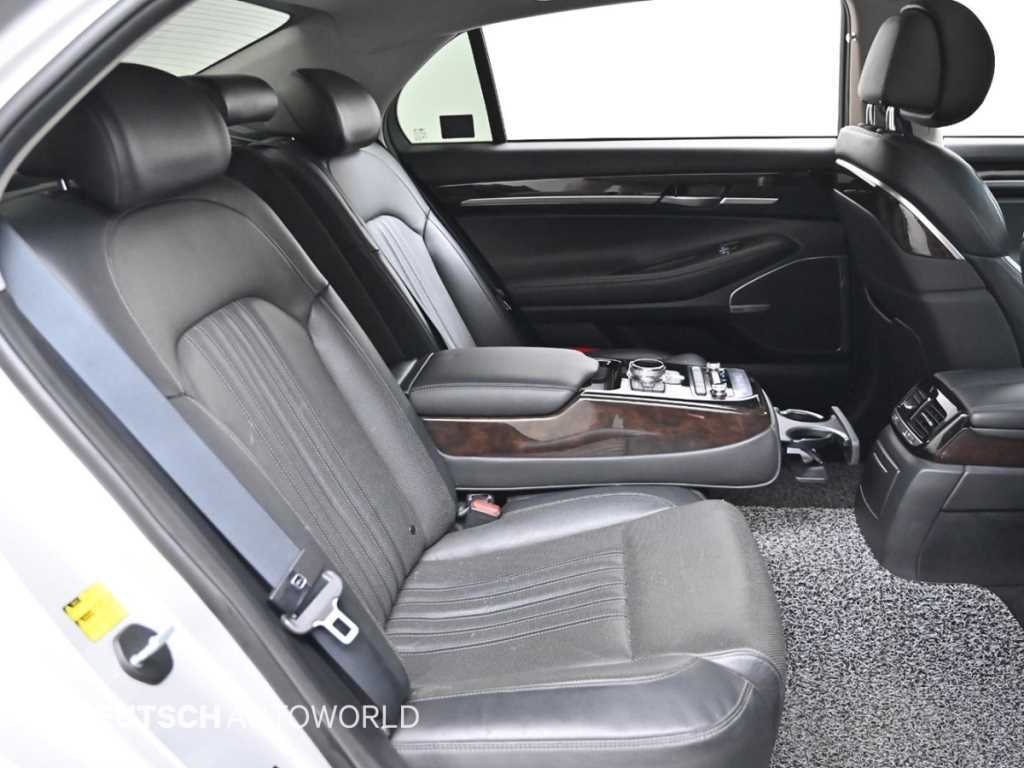 Genesis EQ900 - Vista 12