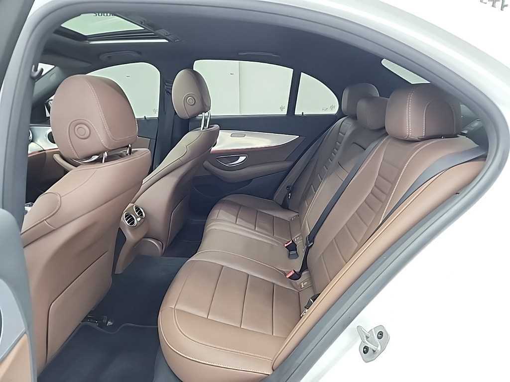 Mercedes Benz E class - Vista 12