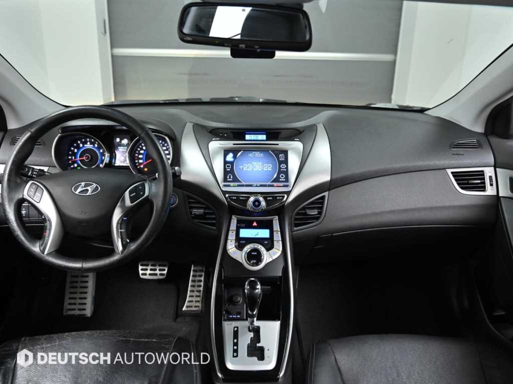 HYUNDAI Avante - Vista 7