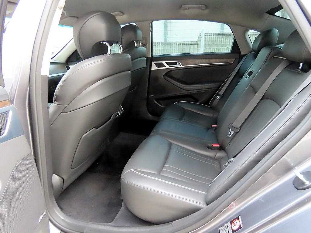 HYUNDAI Genesis - Vista 6