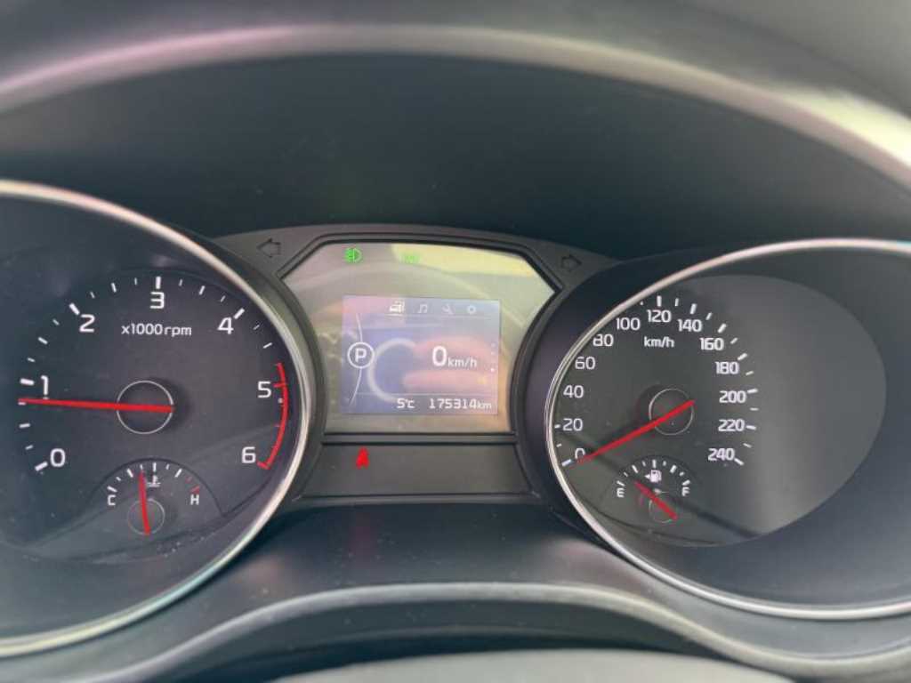 KIA Carnival - Vista 8