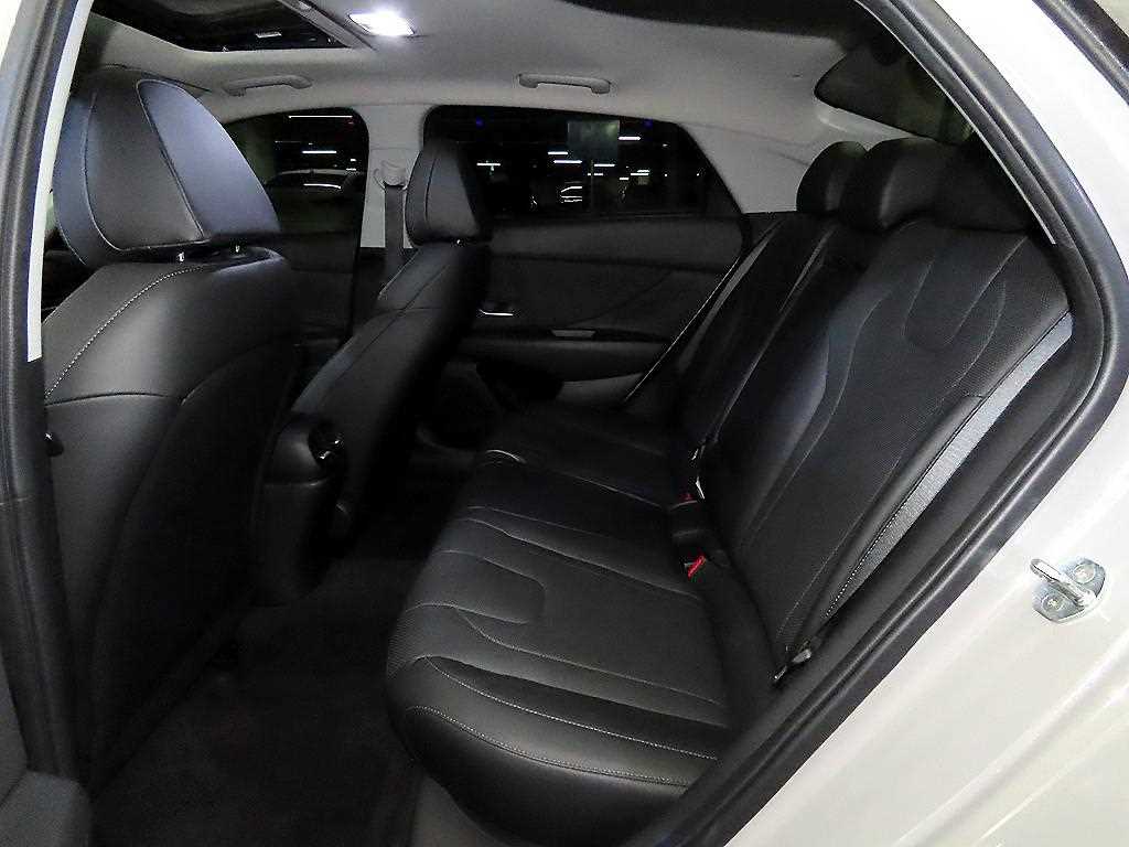 HYUNDAI Avante - Vista 7