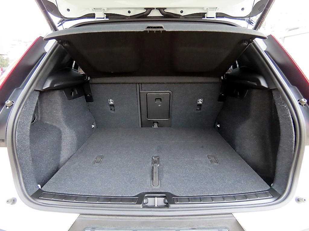 Volvo XC40 2024 Blanco - Importación desde Corea - HF Imports Iquique - Foto 18