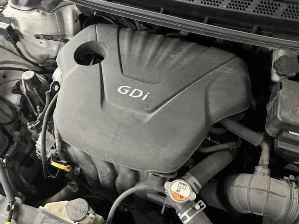 HYUNDAI Avante - Vista 5