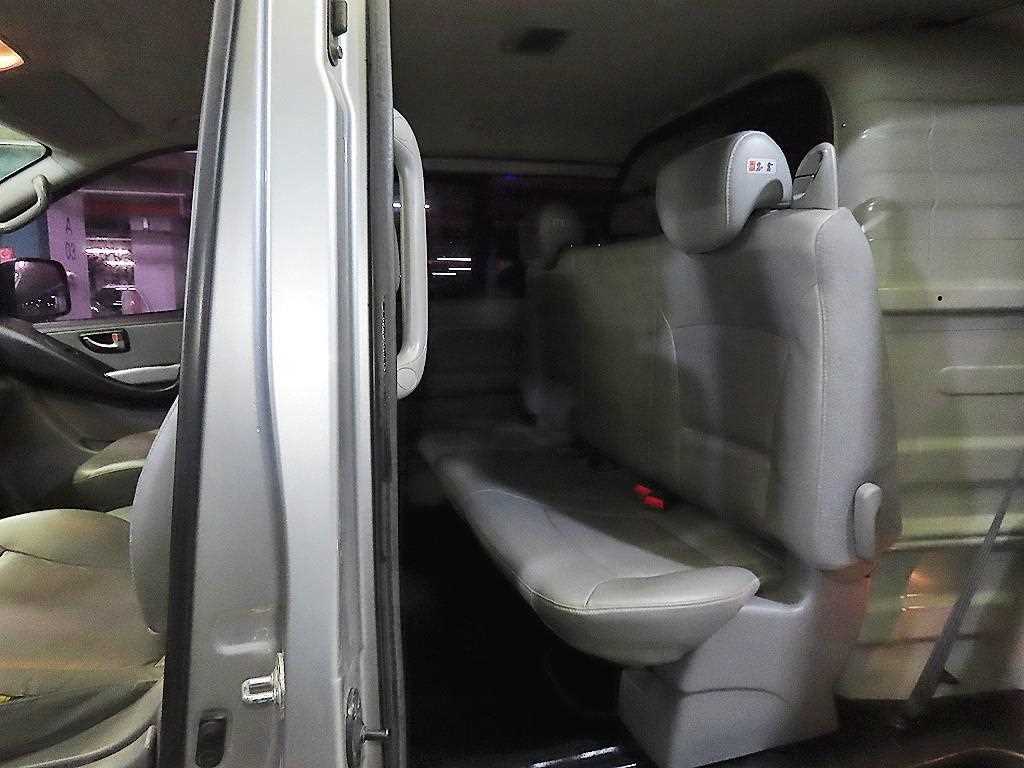 HYUNDAI Starex - Vista 7