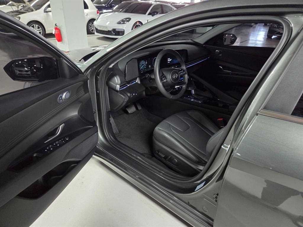 HYUNDAI Avante - Vista 5