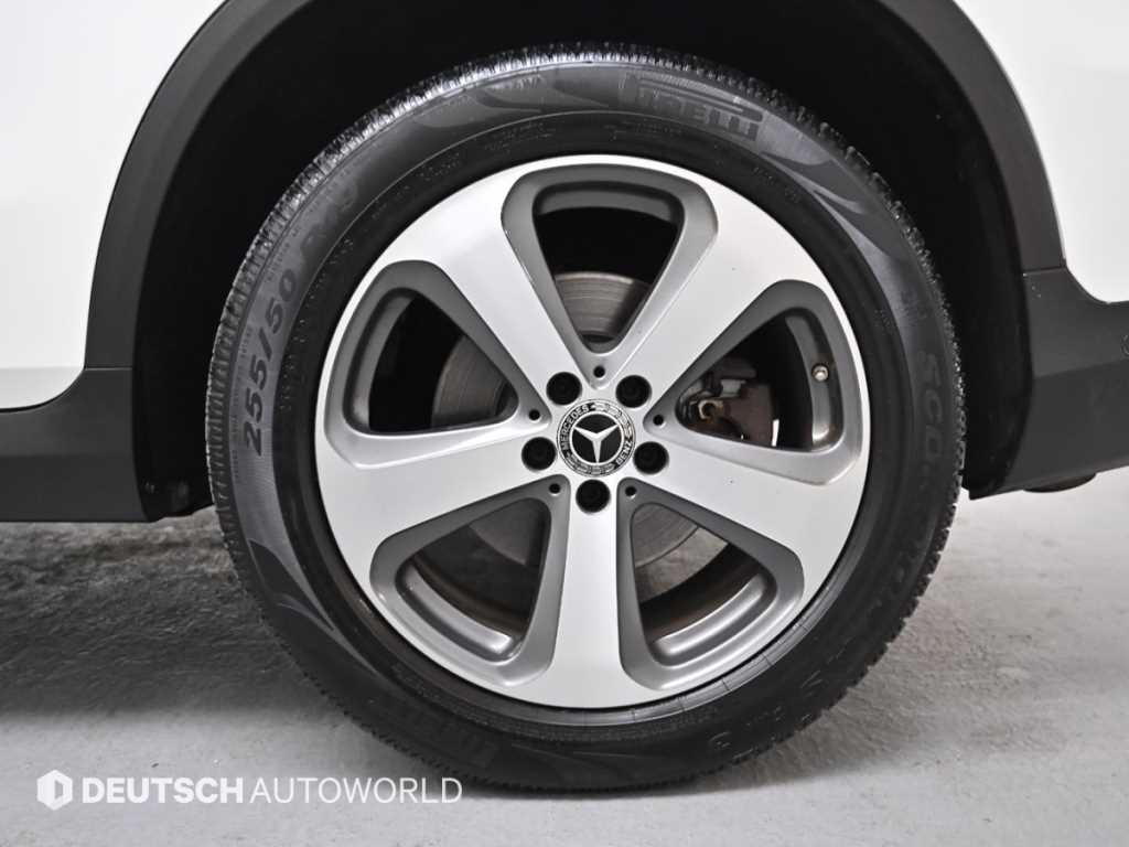 Mercedes Benz GLC Class - Vista 5