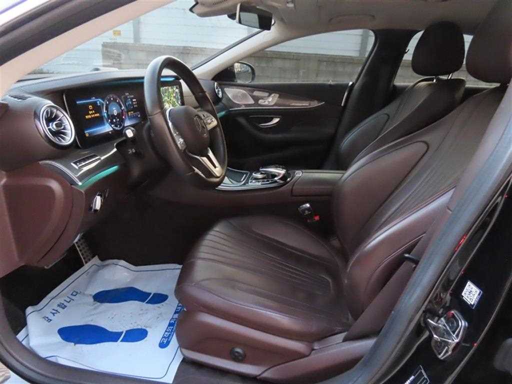 Mercedes Benz CLS Class - Vista 5