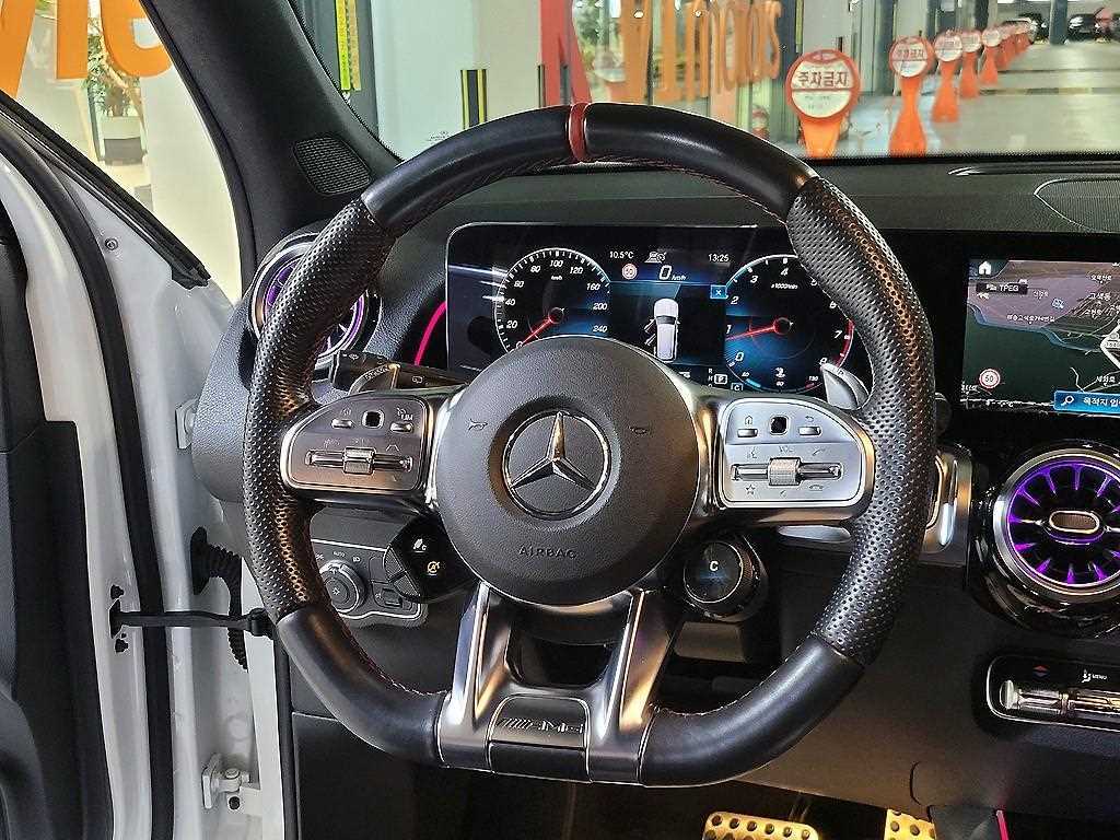 Mercedes Benz GLB Class - Vista 9