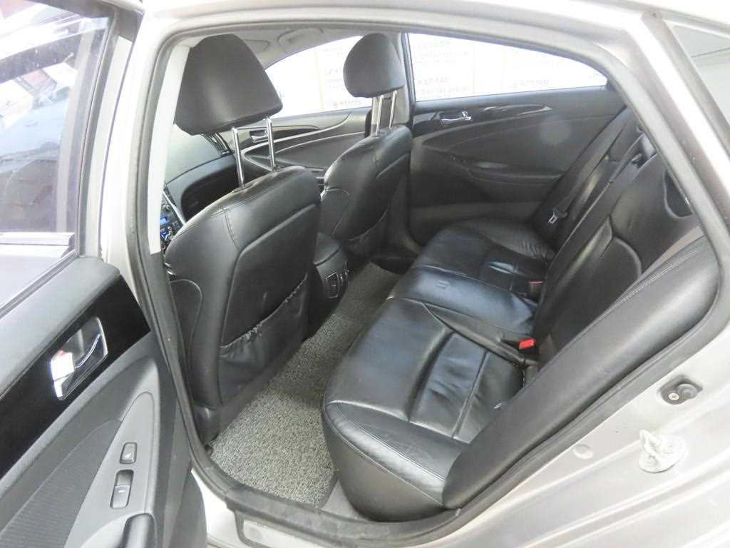 HYUNDAI Sonata - Vista 6