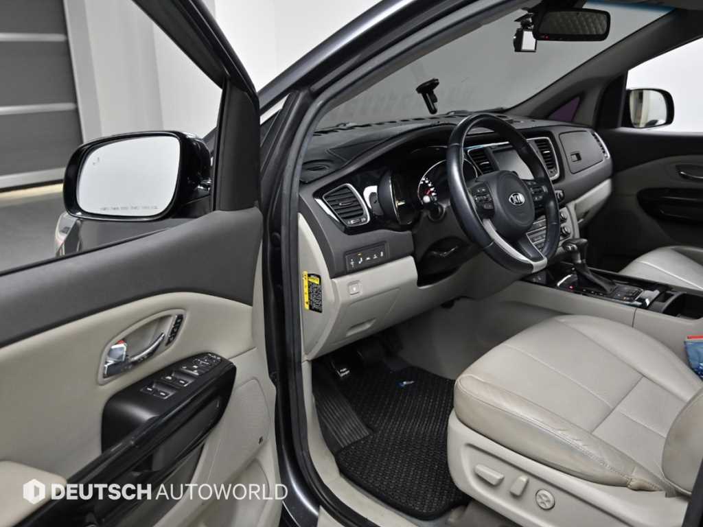 KIA Carnival - Vista 11