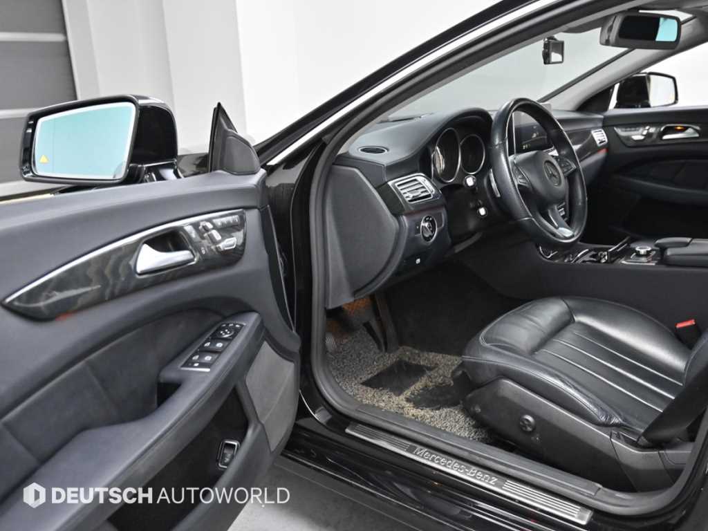 Mercedes Benz CLS Class - Vista 11