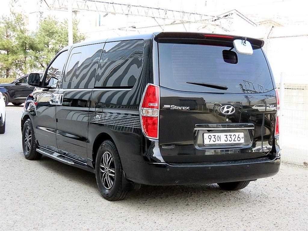 HYUNDAI Starex - Vista 3