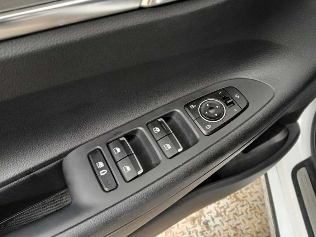 HYUNDAI Grandeur - Vista 10