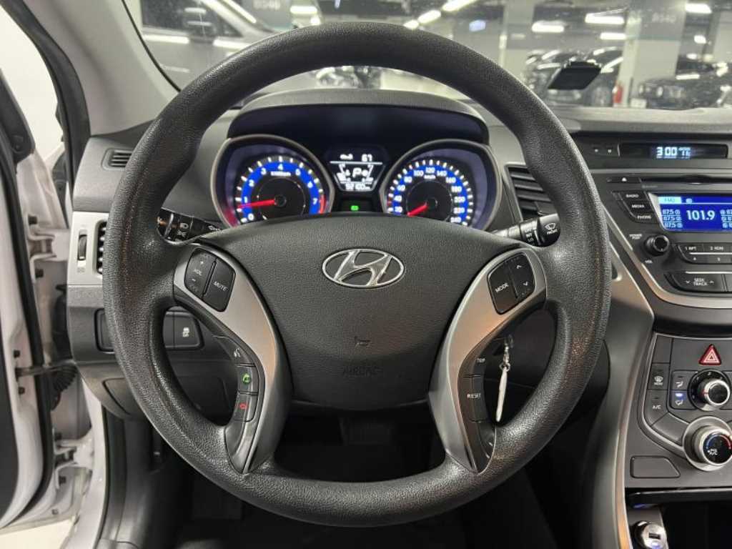 HYUNDAI Avante - Vista 11
