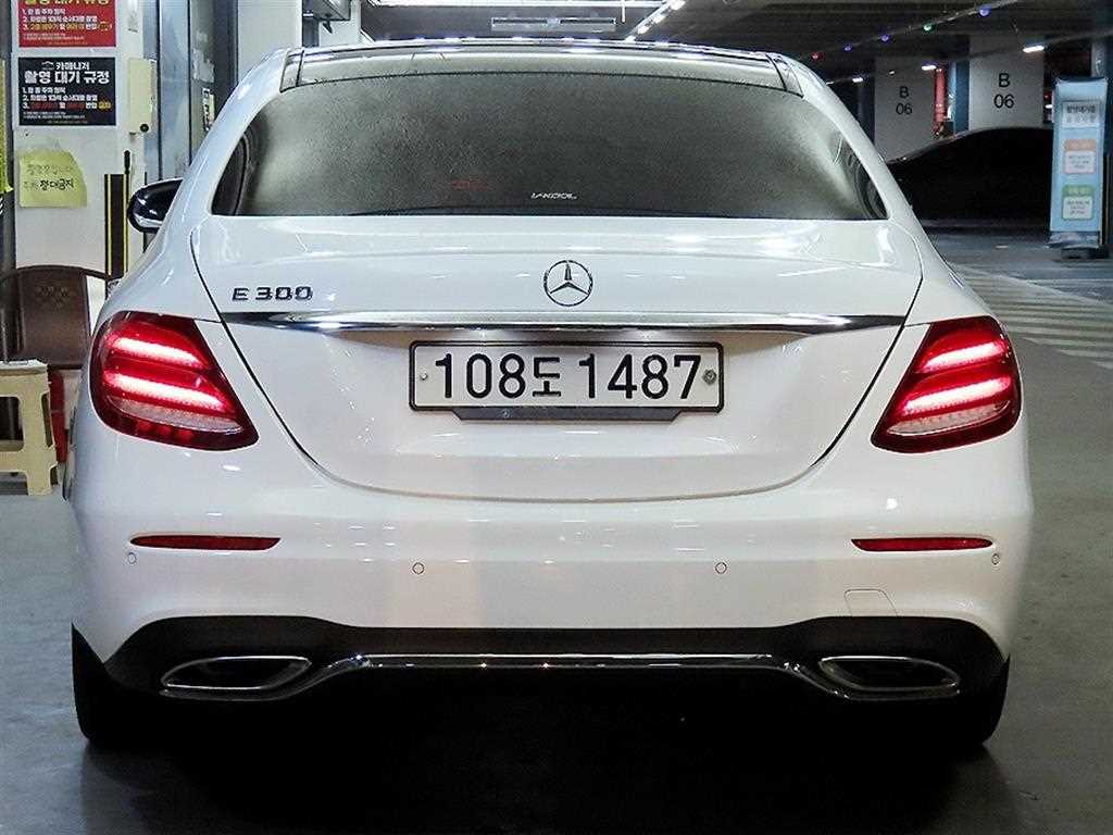 Mercedes Benz E class - Vista 5