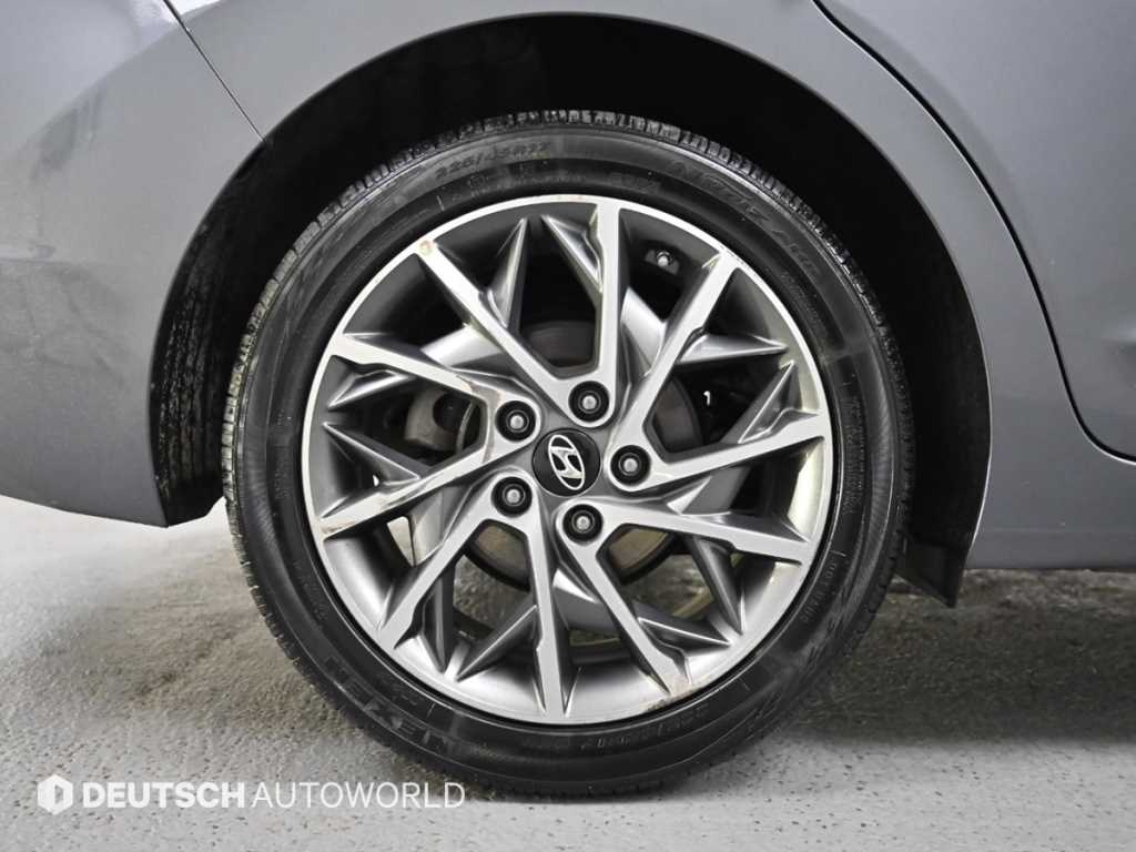 HYUNDAI Avante - Vista 5