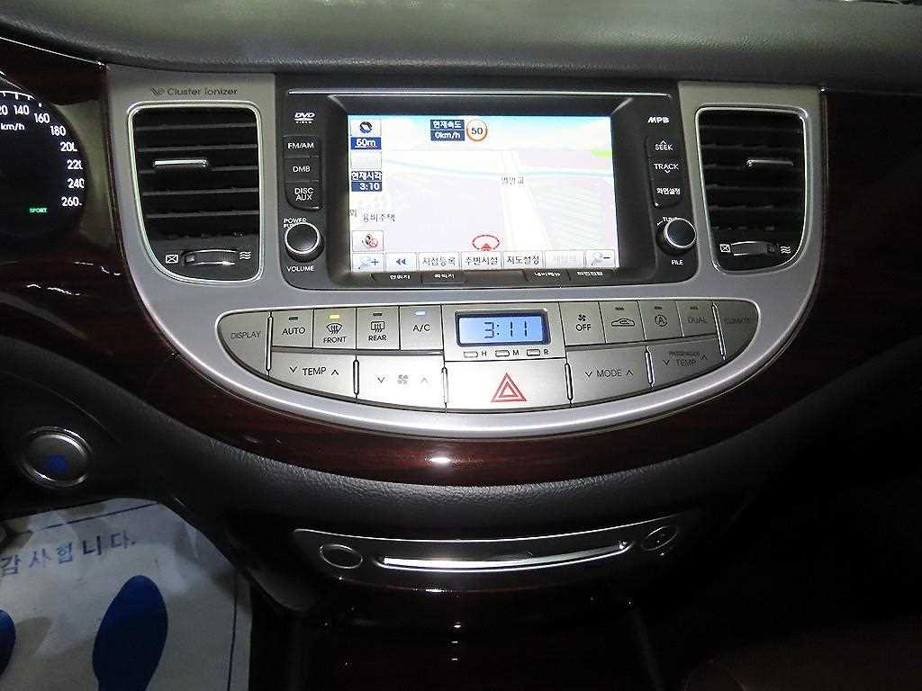 HYUNDAI Genesis - Vista 11