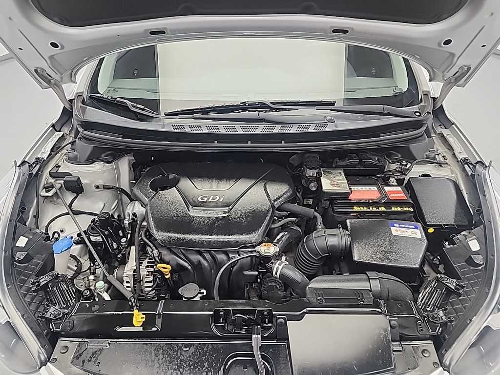 HYUNDAI Avante - Vista 5