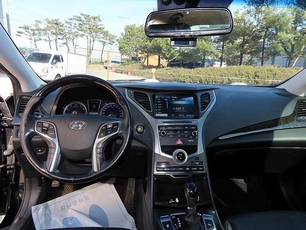 HYUNDAI Grandeur - Vista 7