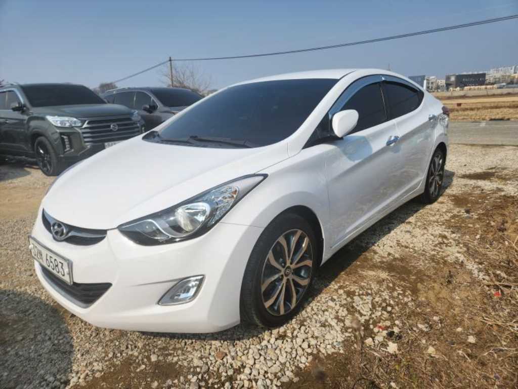 HYUNDAI Avante - Vista 4