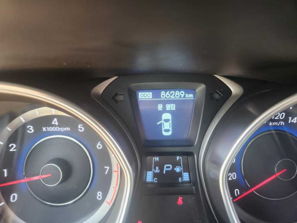 HYUNDAI Avante - Vista 8