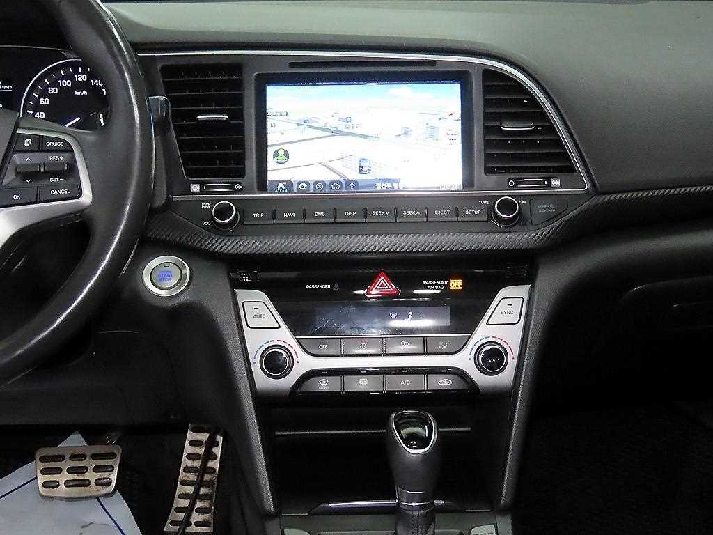 HYUNDAI Avante - Vista 11