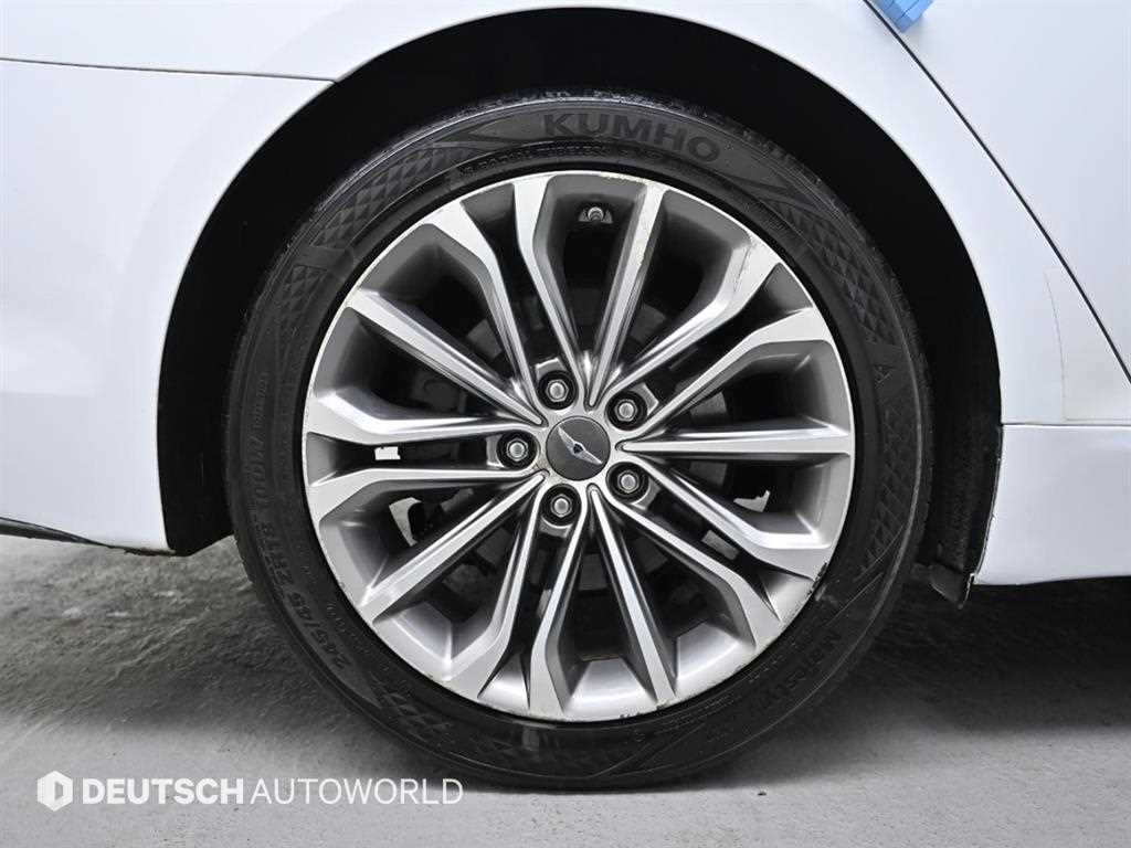 HYUNDAI Genesis - Vista 5