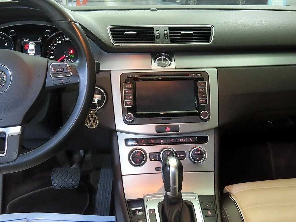 Volkswagen CC - Vista 11