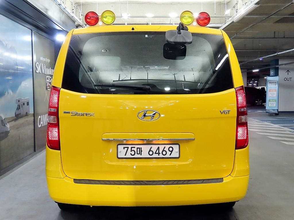 HYUNDAI Starex - Vista 5