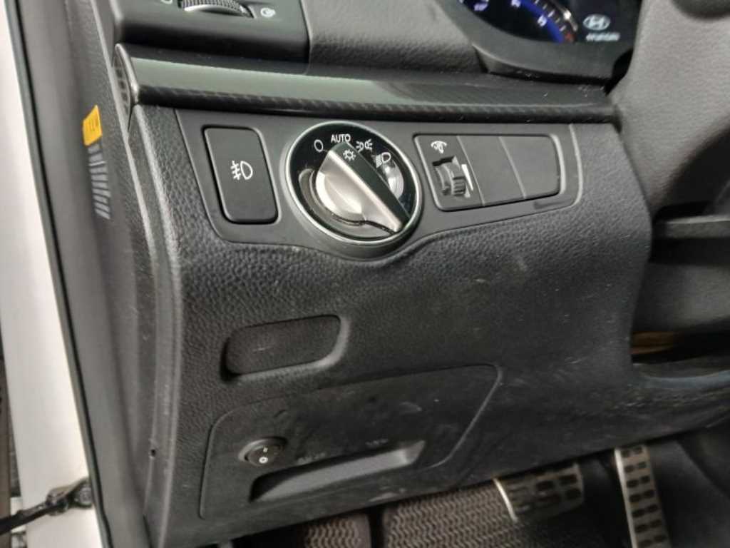 HYUNDAI i40 - Vista 10