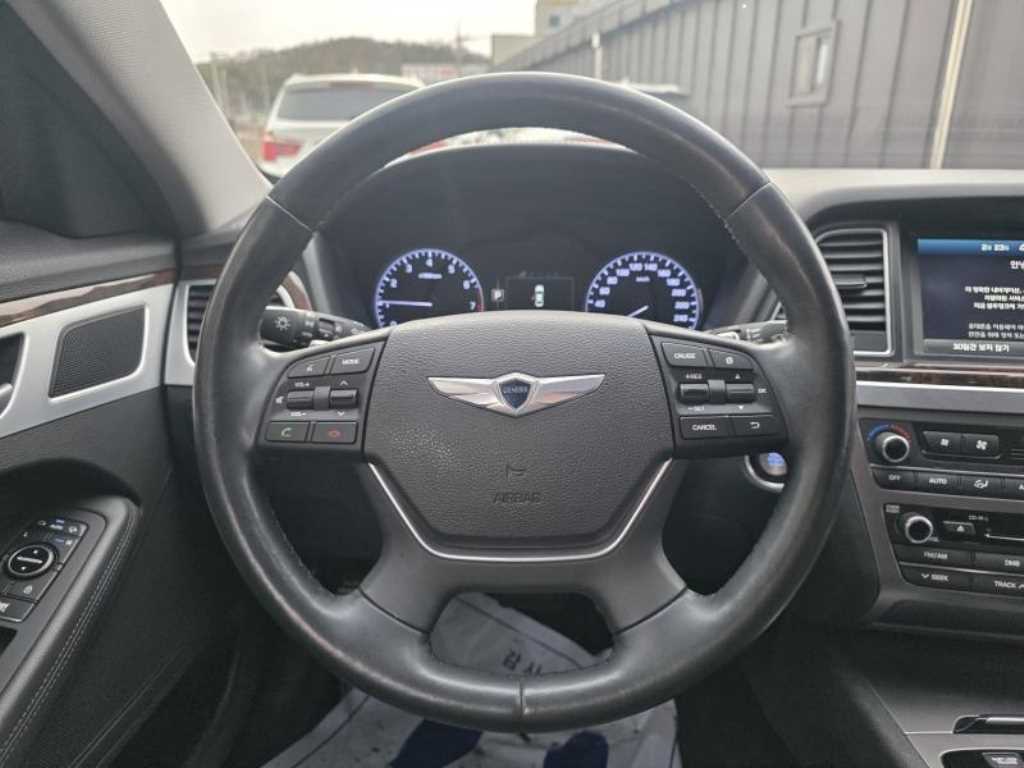 HYUNDAI Genesis - Vista 8