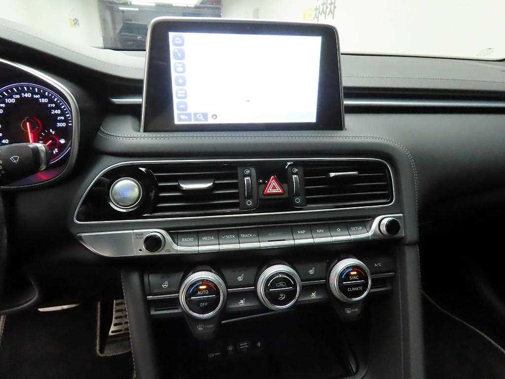 Genesis G70 - Vista 9