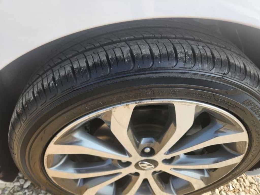 HYUNDAI Avante - Vista 5